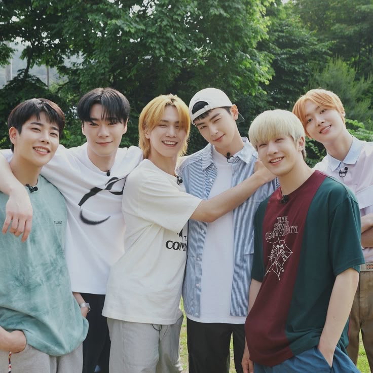 아스트로의 최신 사진