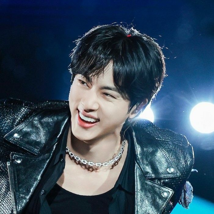 Momen yang diabadikan oleh penggemar Jin (BTS)