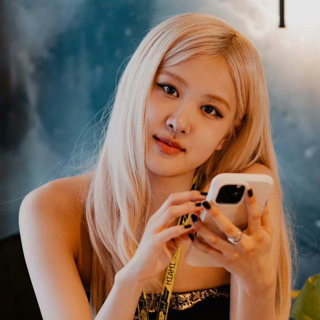 Latest photo of ROSÉ (BLACKPINK)