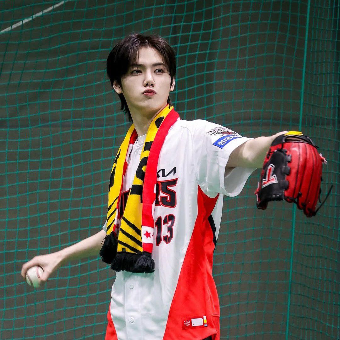 A moment captured by Minhee (CRAVITY)'s fan