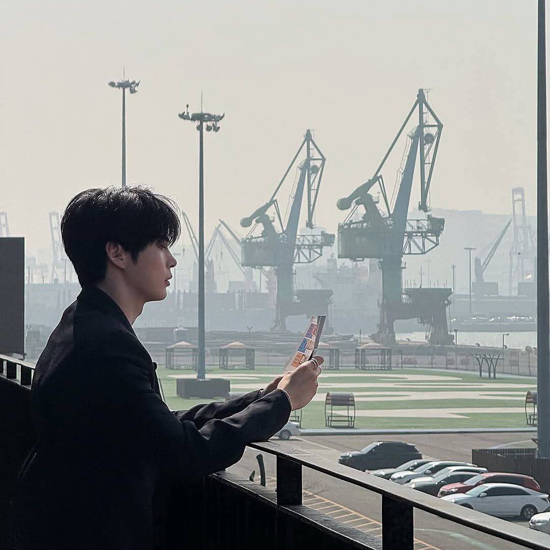 Recent activity shot of Sung Hanbin (ZEROBASEONE)