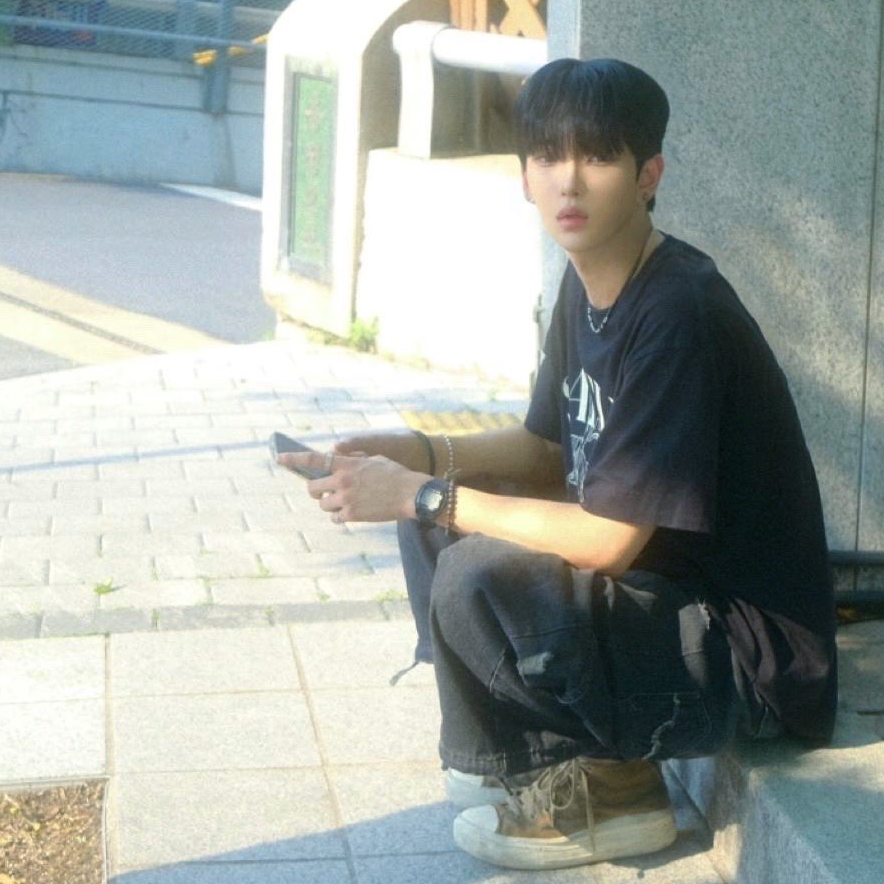 Behind-the-scenes cut of Junhyeok (n.SSign)