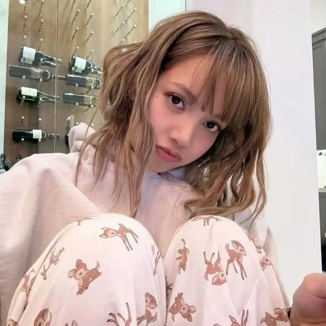 Foto aktivitas terbaru Lisa (BLACKPINK)