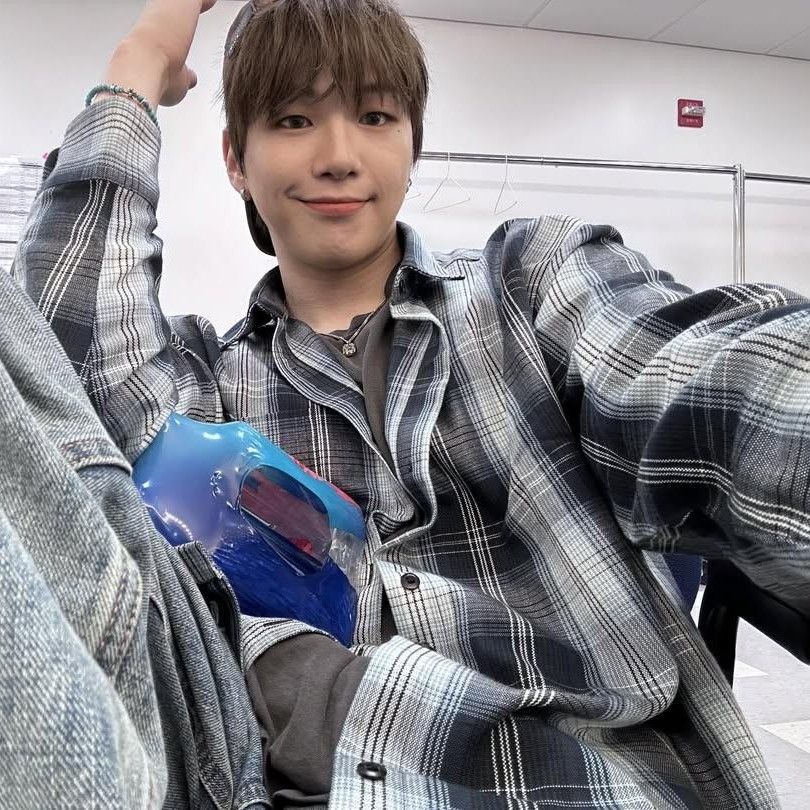 강다니엘의 비하인드 컷