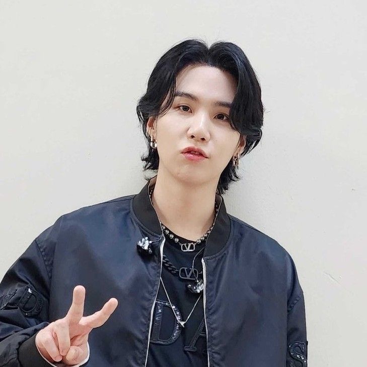 Latest photo of SUGA (BTS)