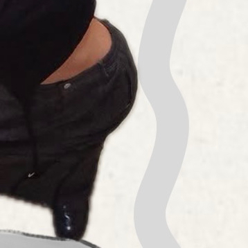 A moment captured by Monday (Weeekly)'s fan