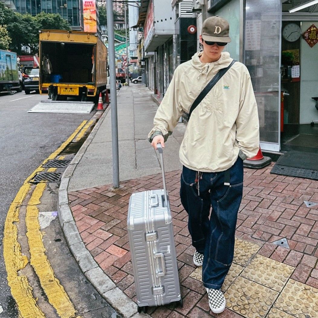 Behind-the-scenes cut of Lee Junyoung