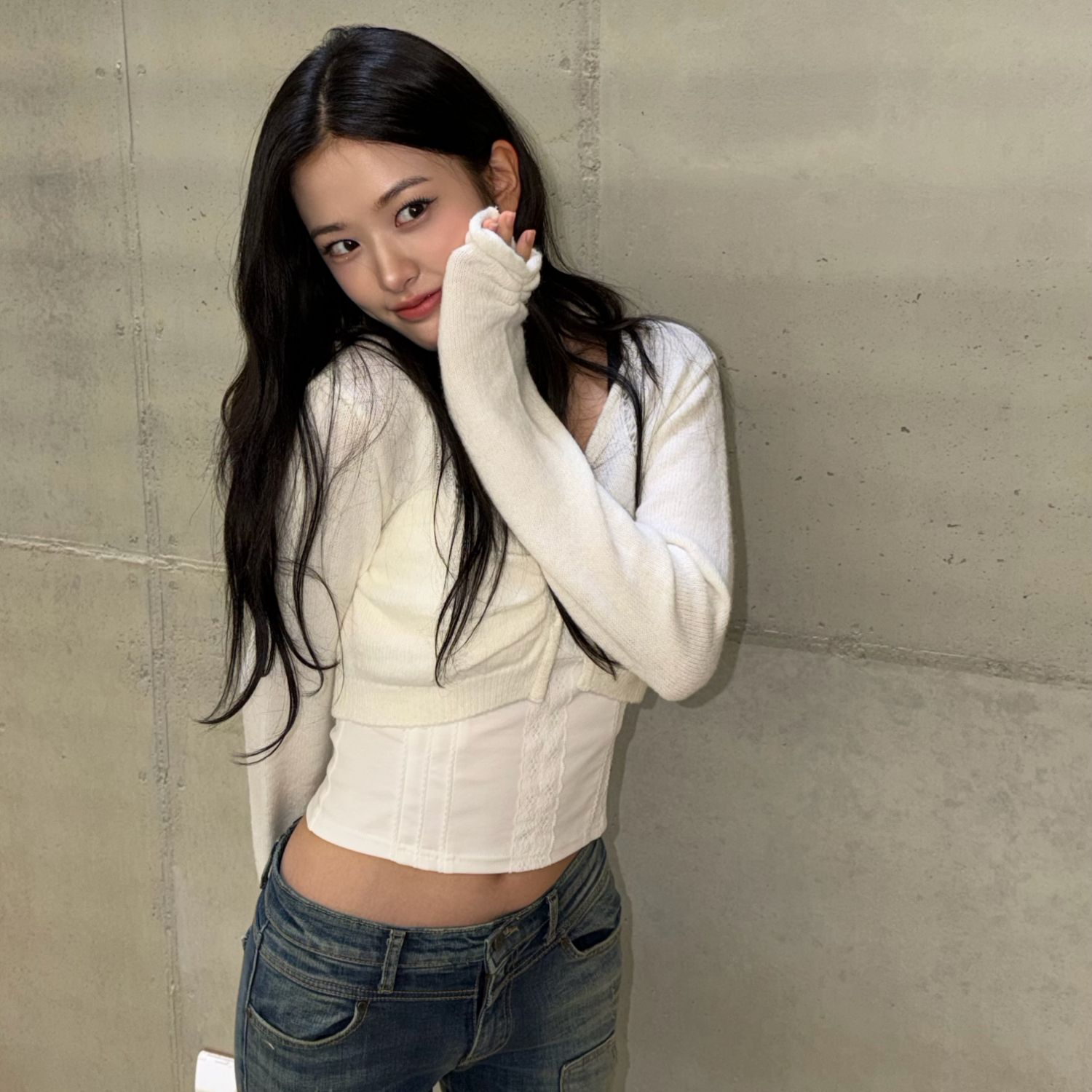 Recent activity shot of An Yujin (IVE)