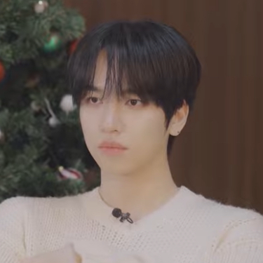 Trending idol content in the community