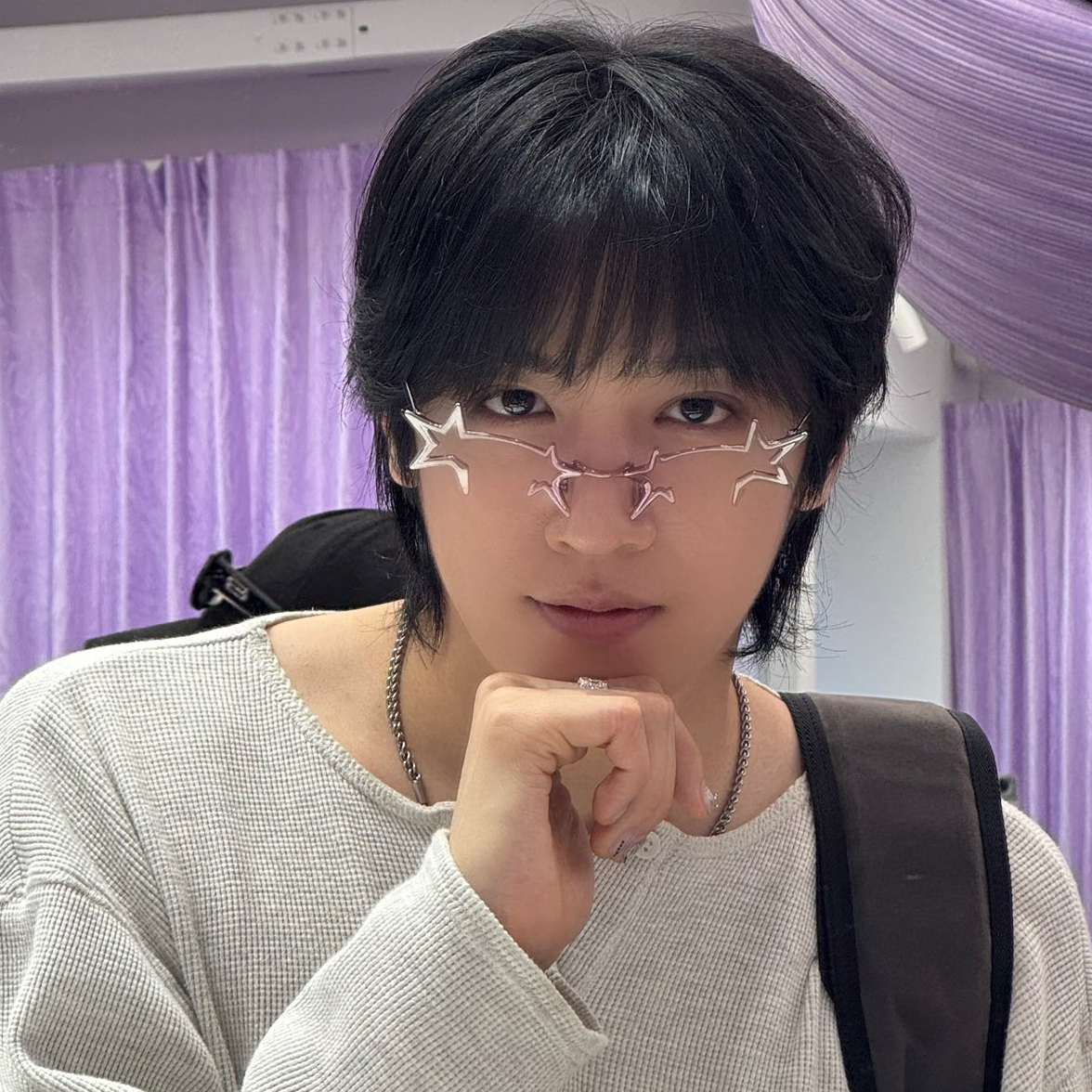 A moment captured by PENTAGON's fan