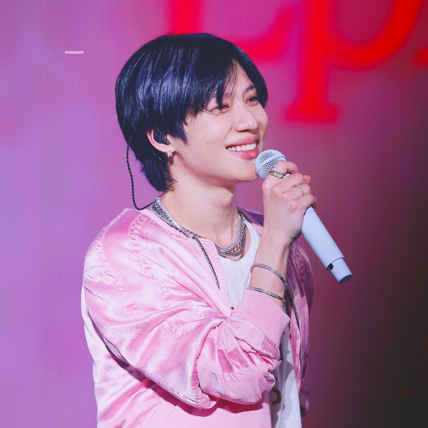 A moment captured by Taemin (SHINee)'s fan