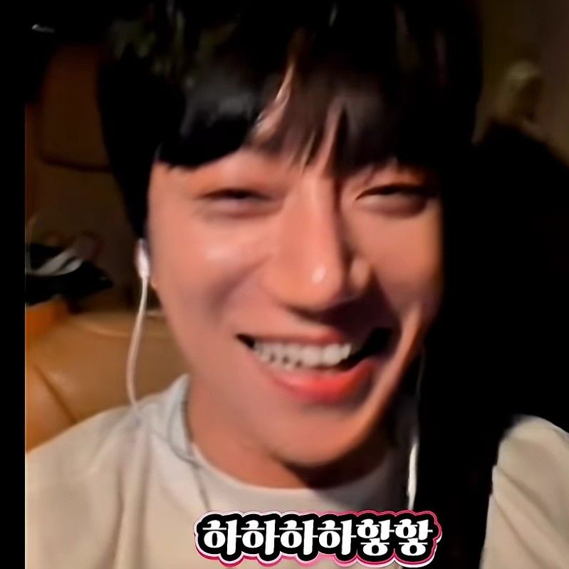 Recent activity shot of Hwang Chiyeol