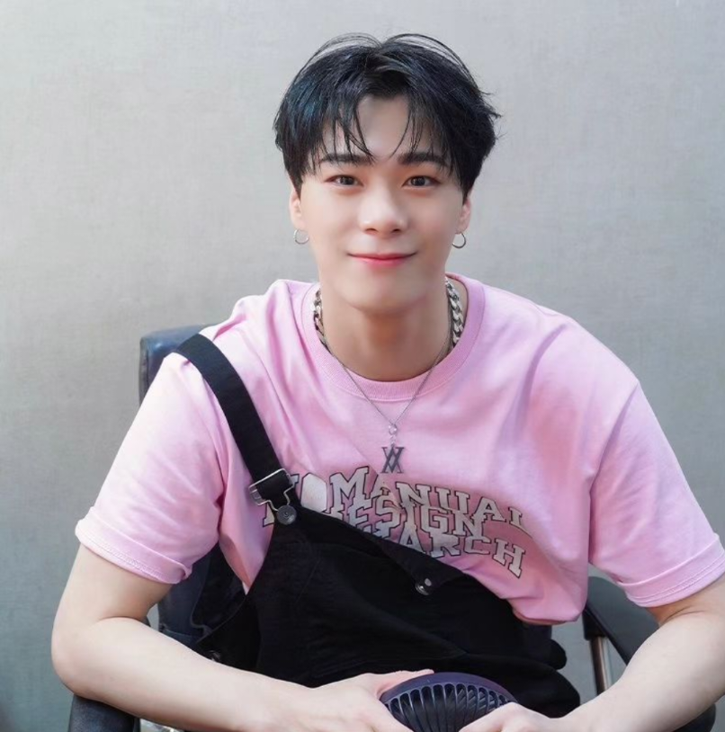 A moment captured by Moonbin (ASTRO)'s fan
