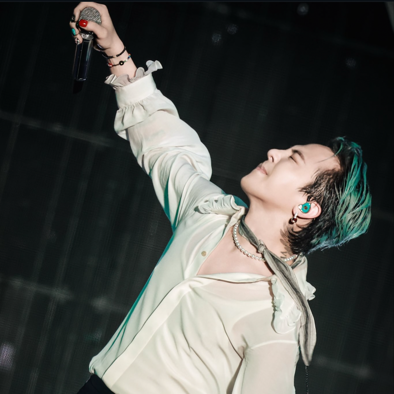 A moment captured by G-DRAGON (BIGBANG)'s fan
