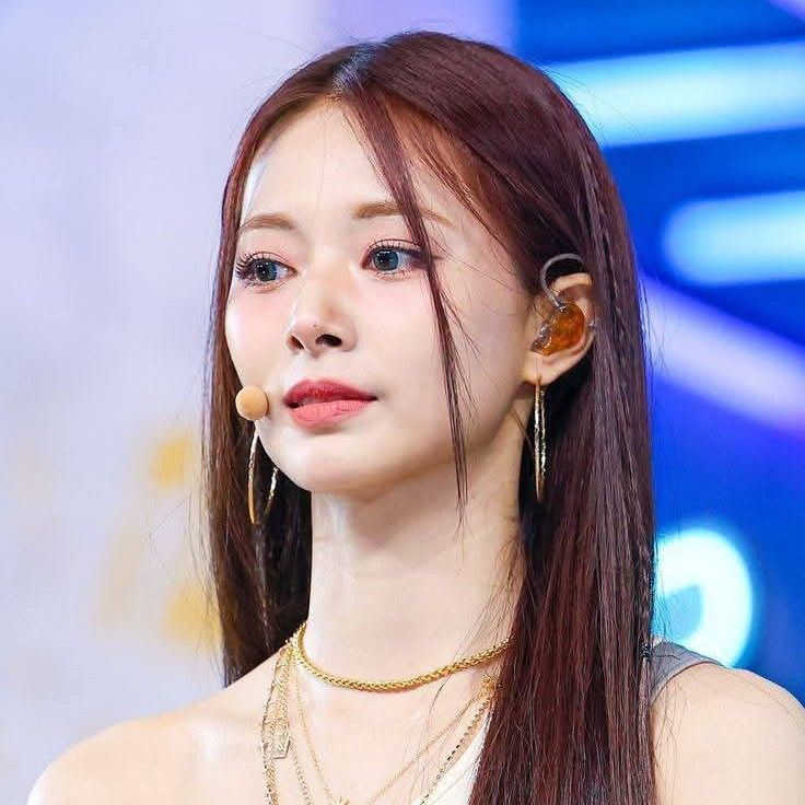 Behind-the-scenes cut of Tzuyu (TWICE)