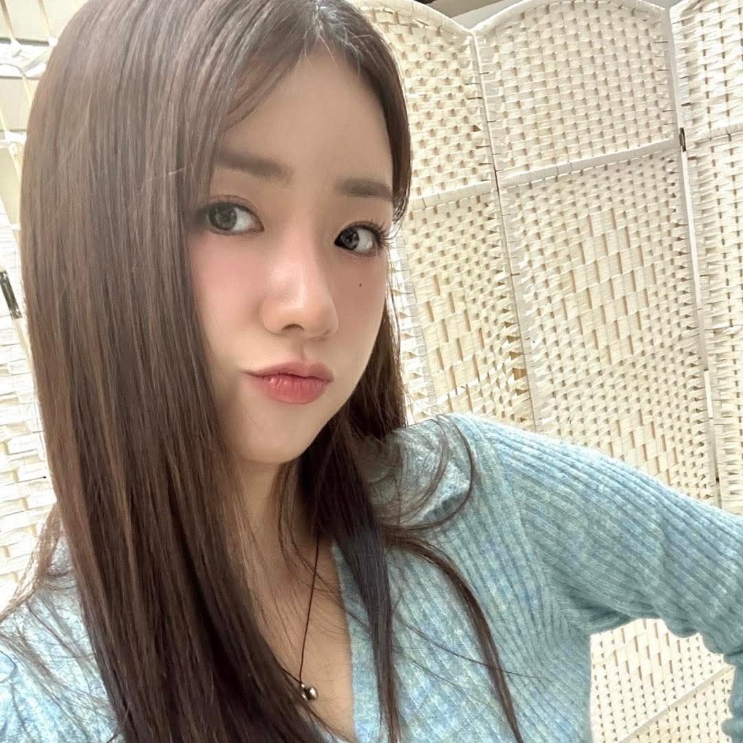 Recent activity shot of Yoon Bomi (Apink)