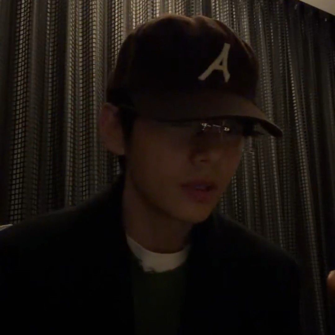 뷔 (방탄소년단)의 비하인드 컷