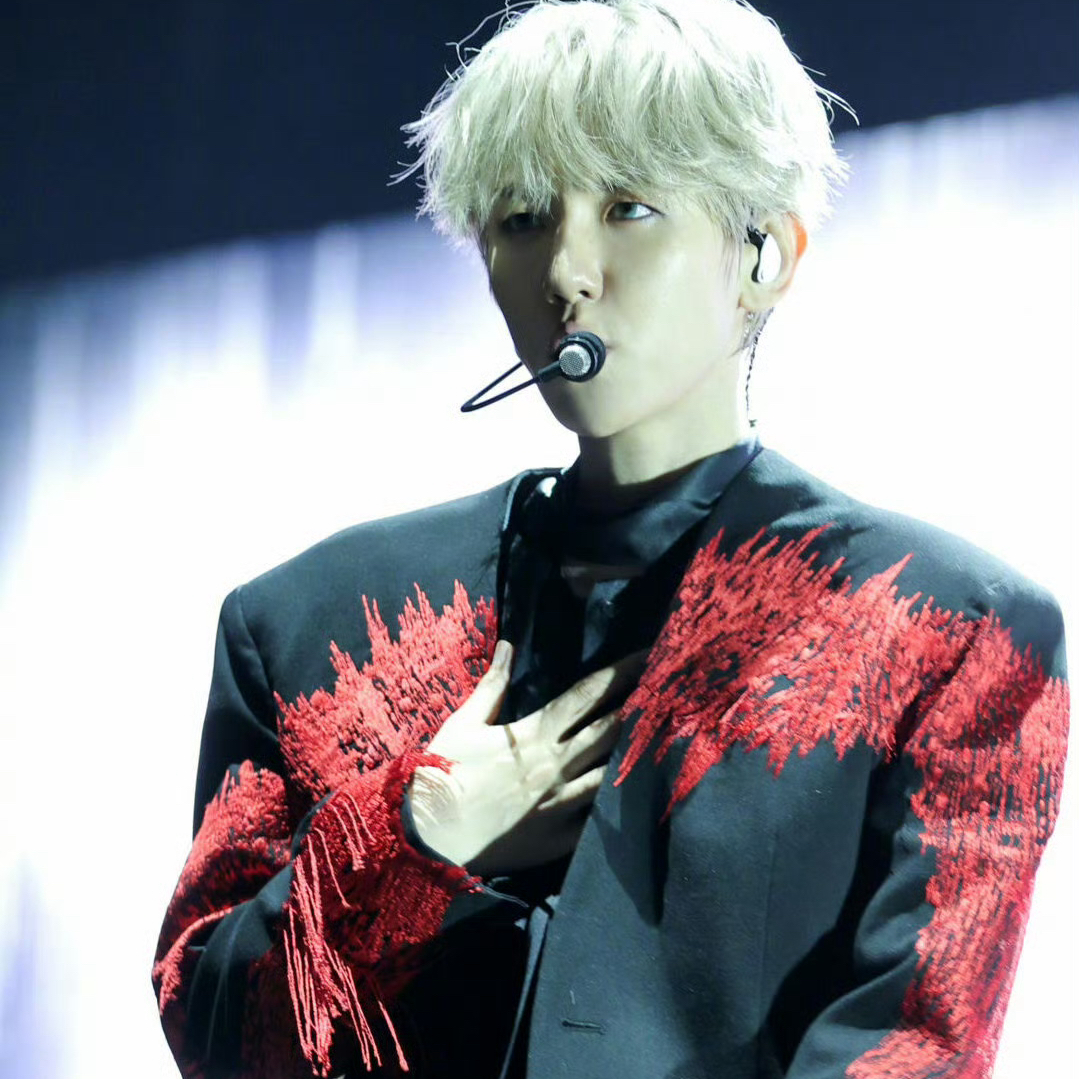 백현 (EXO)의 비하인드 컷