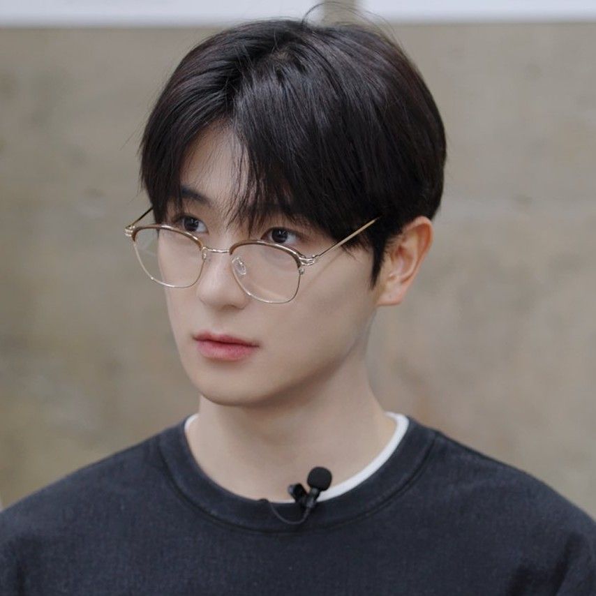 A moment captured by Hyunjae (THE BOYZ)'s fan