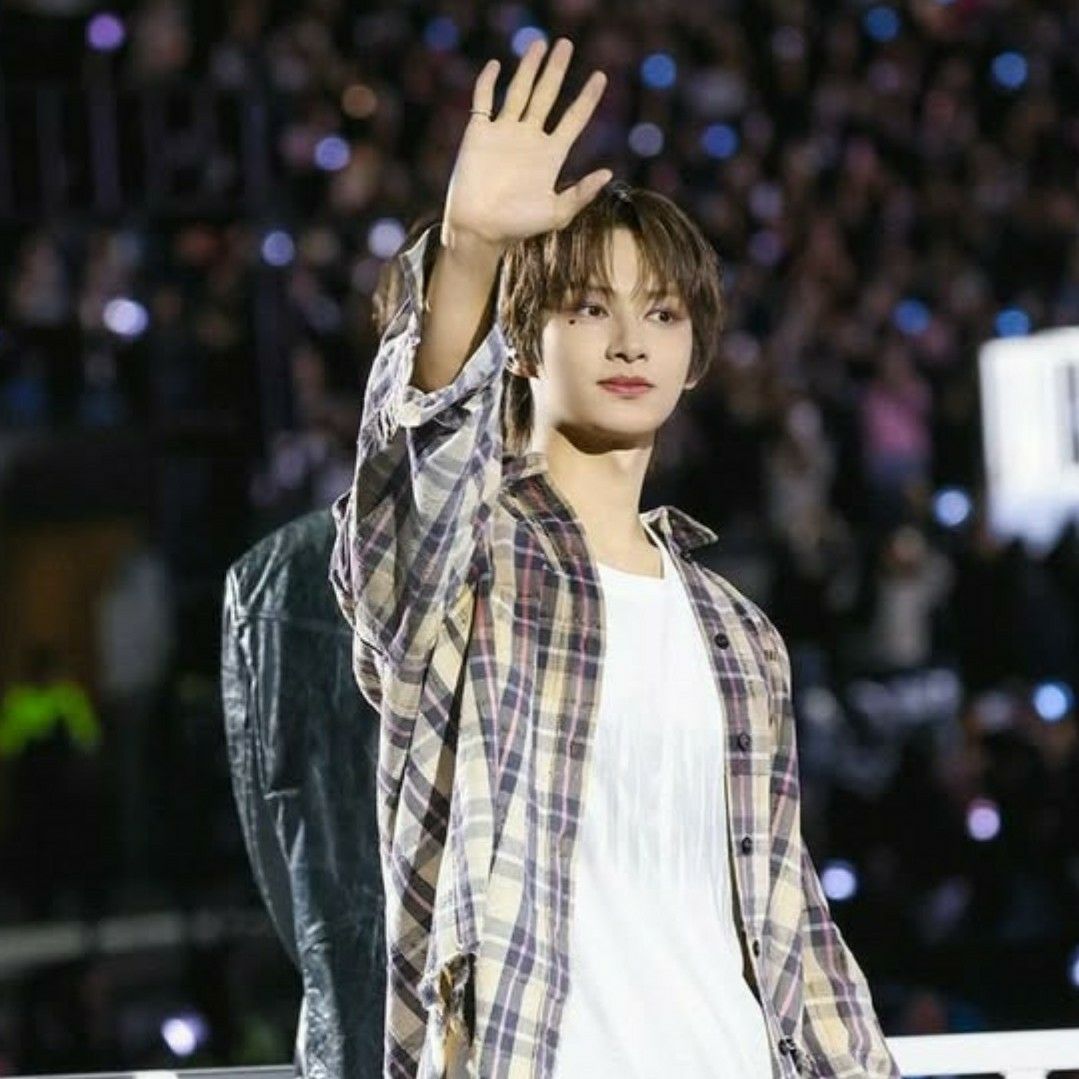 A moment captured by Jun (SEVENTEEN)'s fan