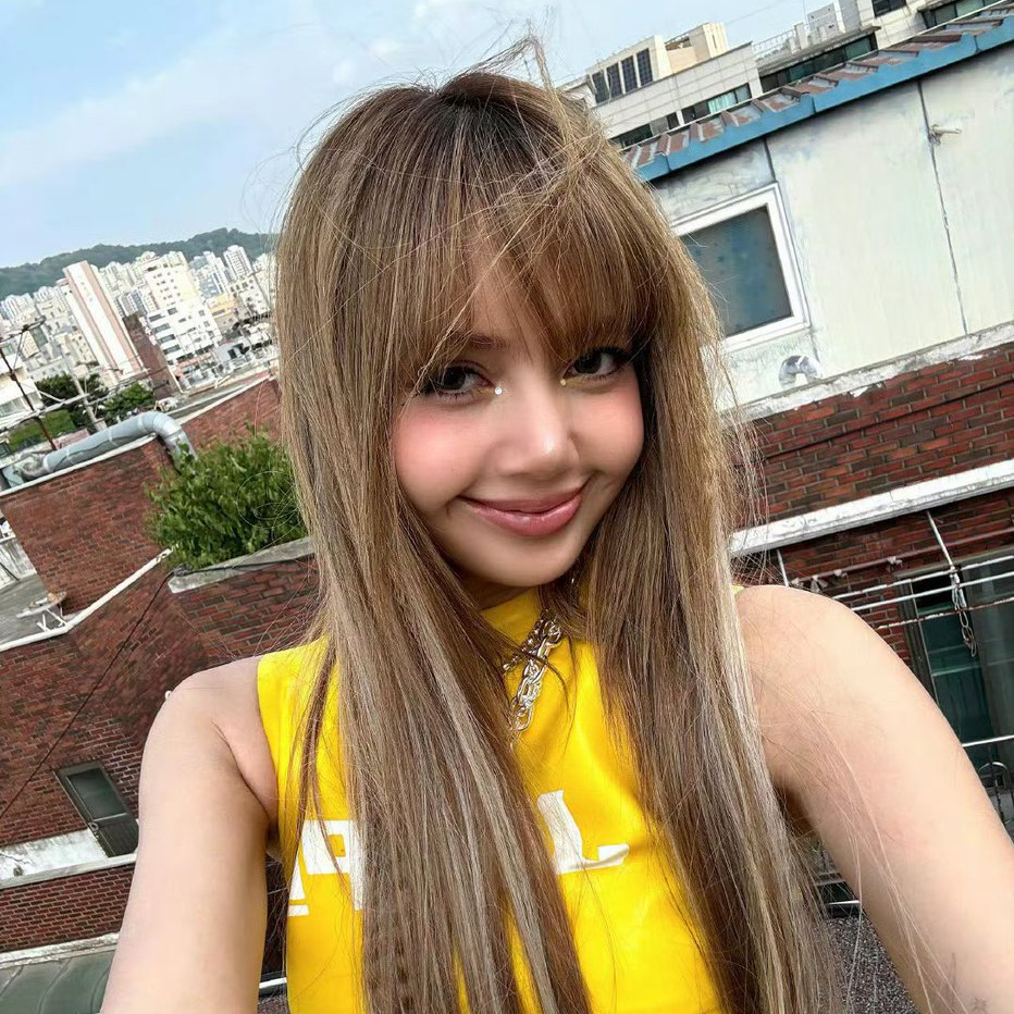 Behind-the-scenes cut of Lisa (BLACKPINK)