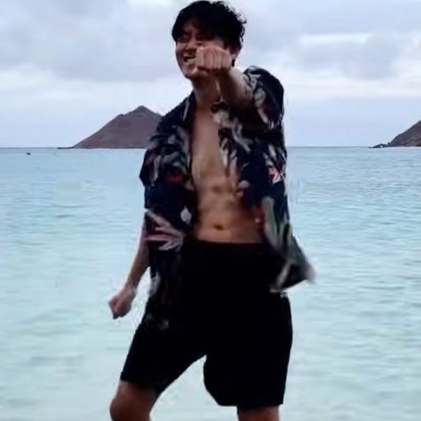 뷔 (방탄소년단) 최근 활동샷