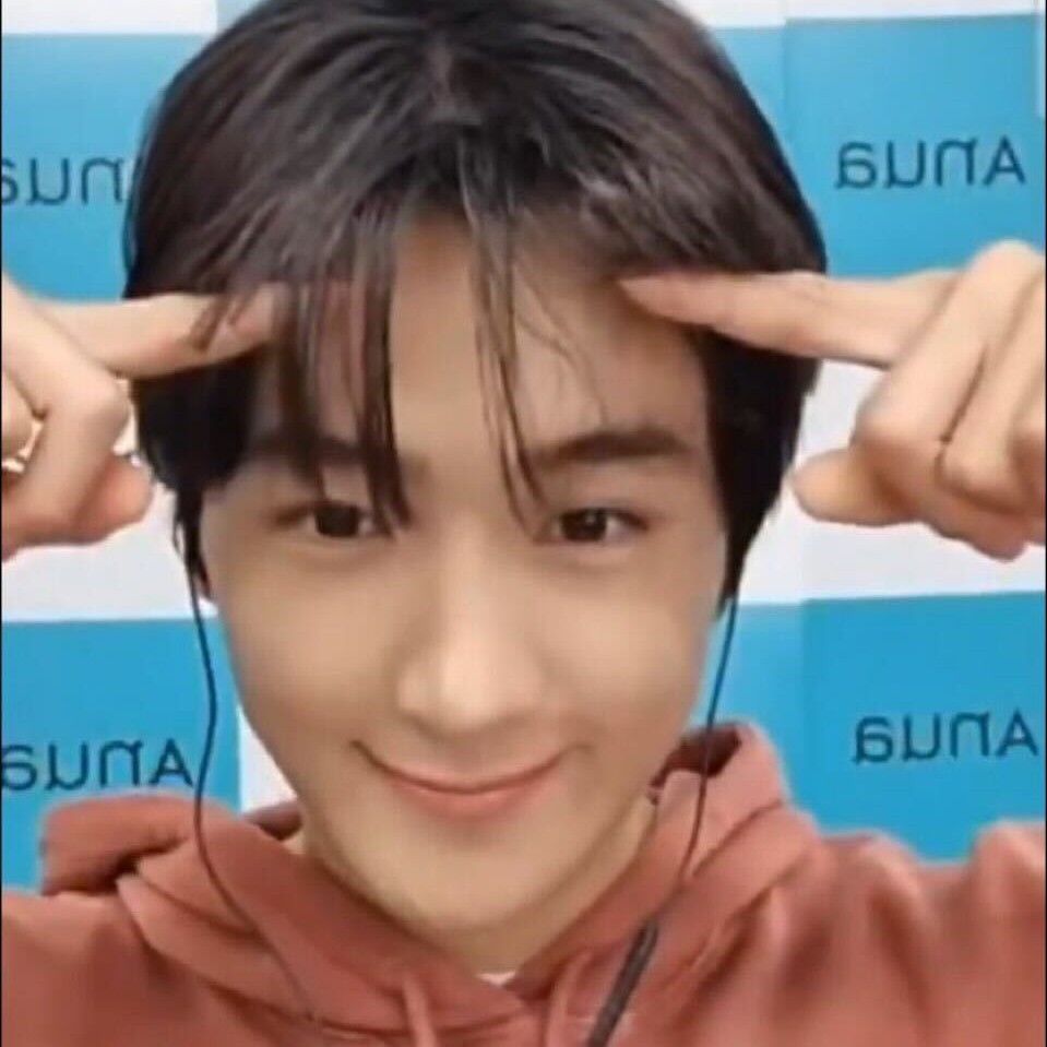 A moment captured by Hyunjae (THE BOYZ)'s fan