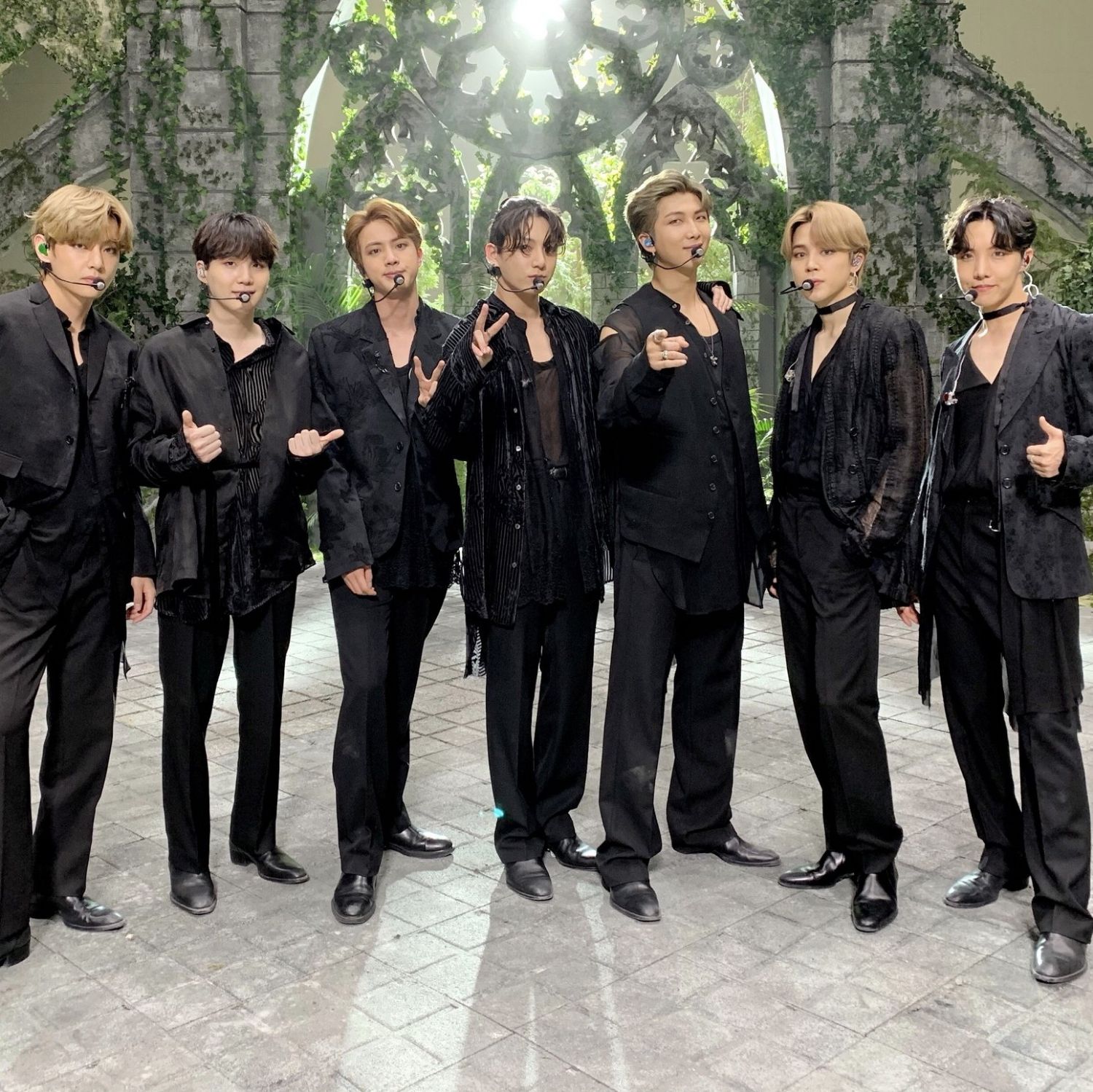 Behind-the-scenes cut of BTS