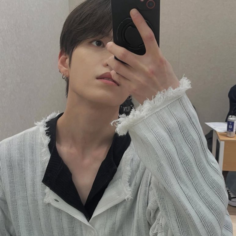 Latest photo of Gyehyeon (VERIVERY)
