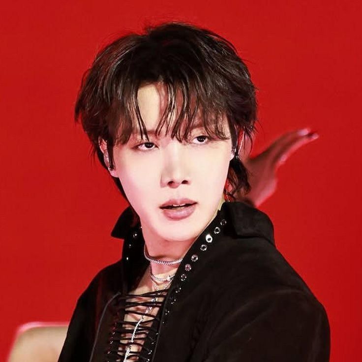 J-hope (防彈少年團)的最新活動照片