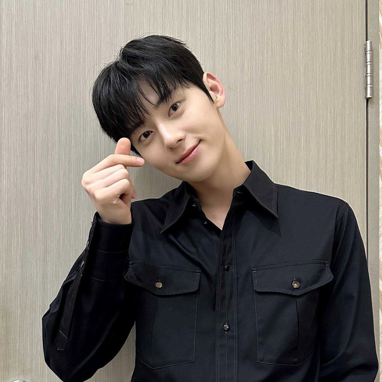 A moment captured by Hwang Minhyun's fan