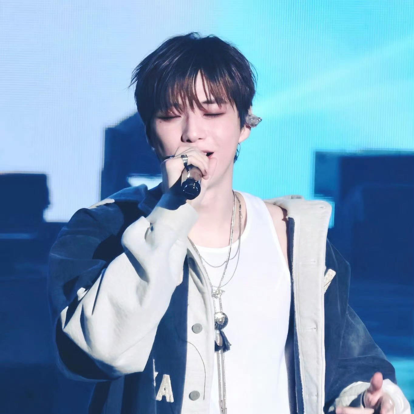 강다니엘의 비하인드 컷