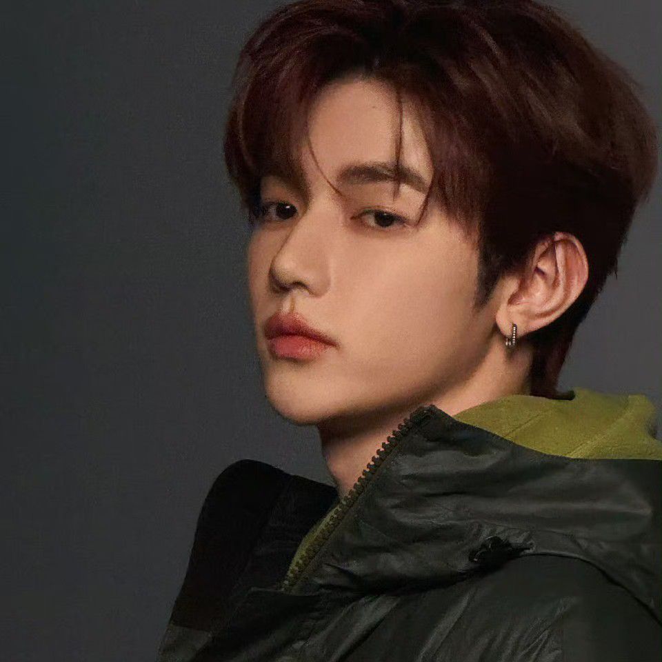 Behind-the-scenes cut of Zhang Hao (ZEROBASEONE)