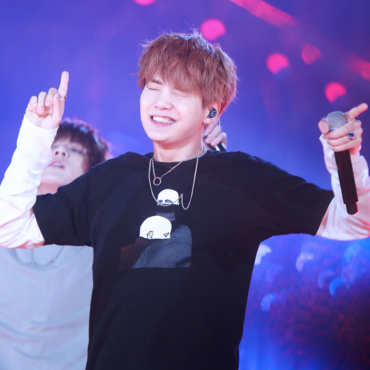 SUGA (BTS)の舞台裏ショット