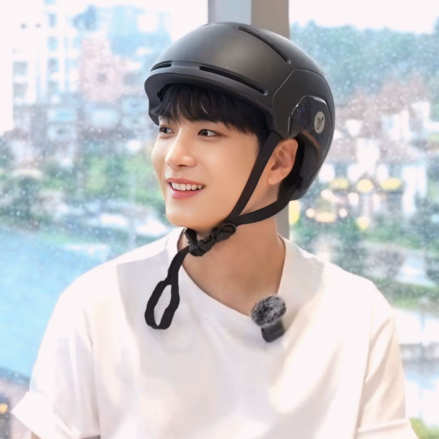 A moment captured by Kim Jonghyeon's fan