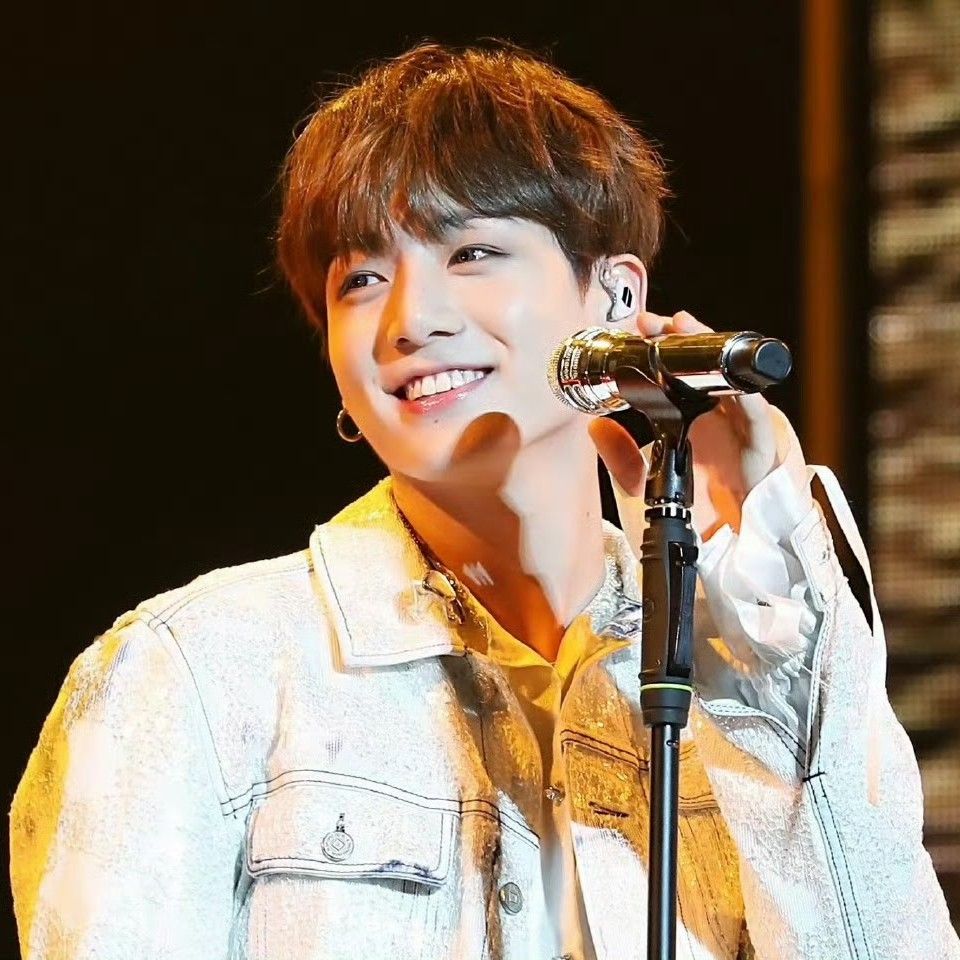 Foto aktivitas terbaru Jungkook (BTS)