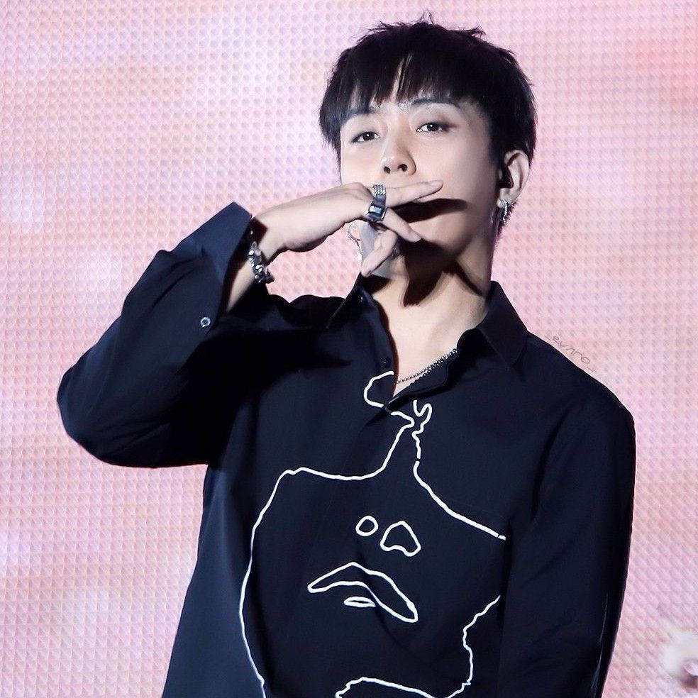 A moment captured by Eun Jiwon (SECHSKIES)'s fan