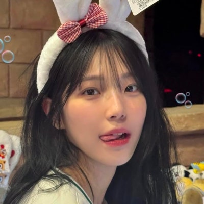 Recent activity shot of Baek Jiheon (fromis_9)