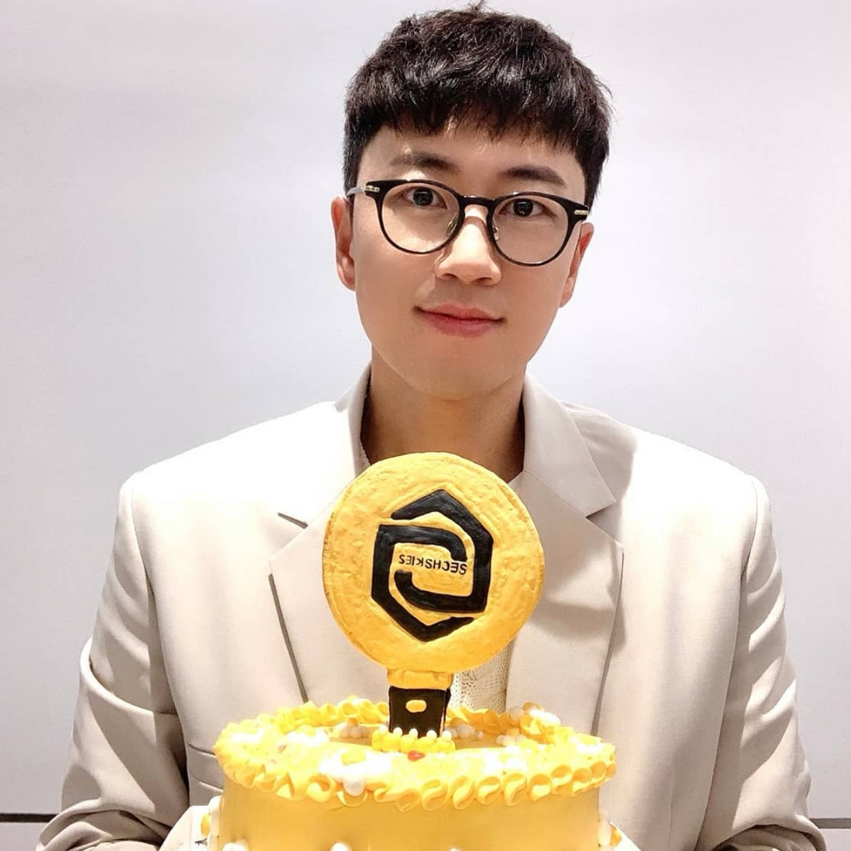 Behind-the-scenes cut of SECHSKIES