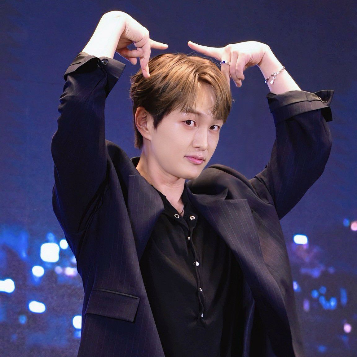 A moment captured by Onew (SHINee)'s fan