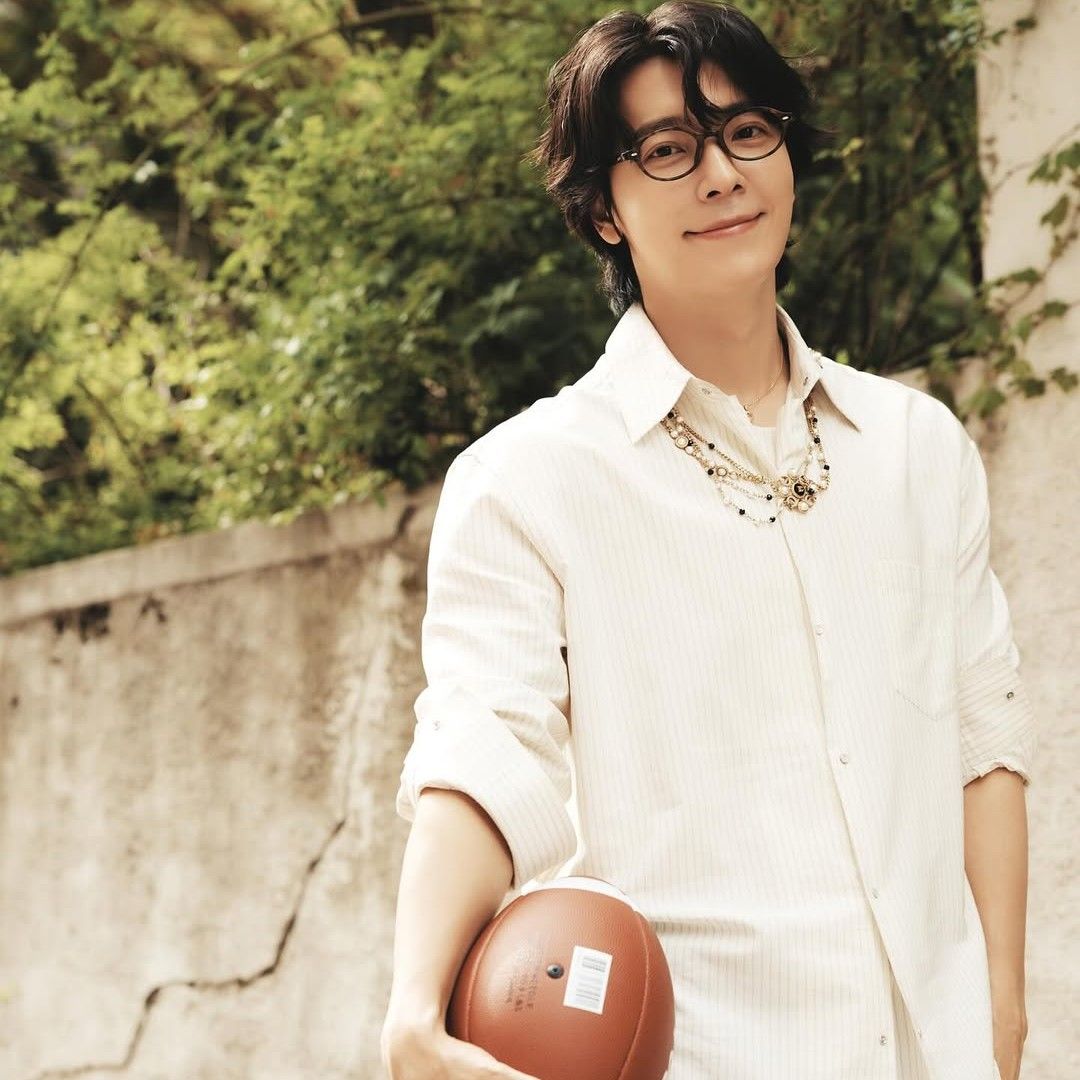 Behind-the-scenes cut of Donghae (Super Junior)