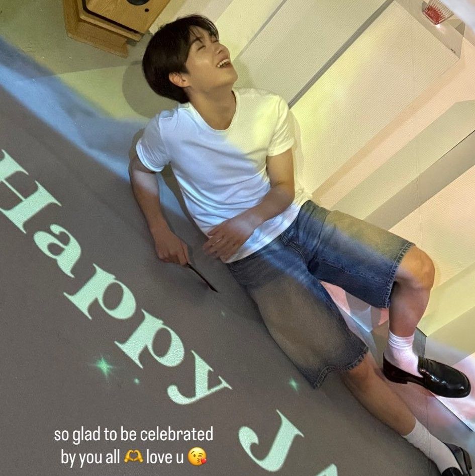 Behind-the-scenes cut of Jaeyun