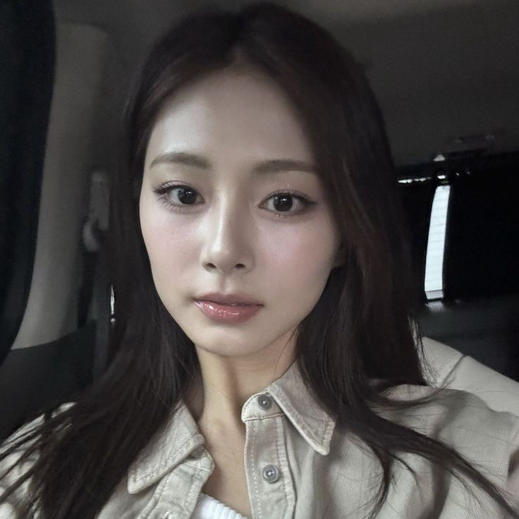 Behind-the-scenes cut of Tzuyu (TWICE)