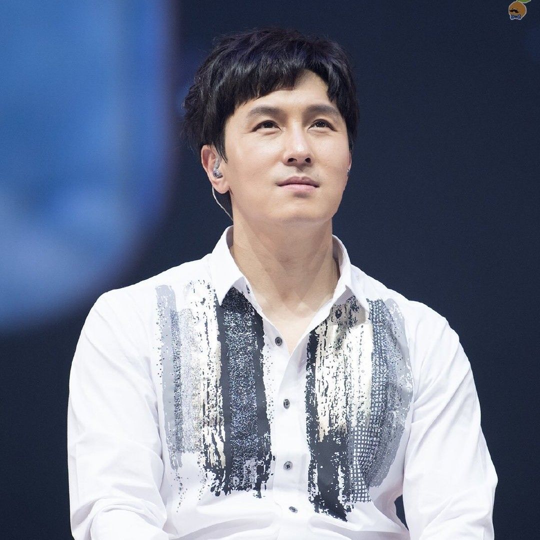A moment captured by Kim Dongwan (SHINHWA)'s fan