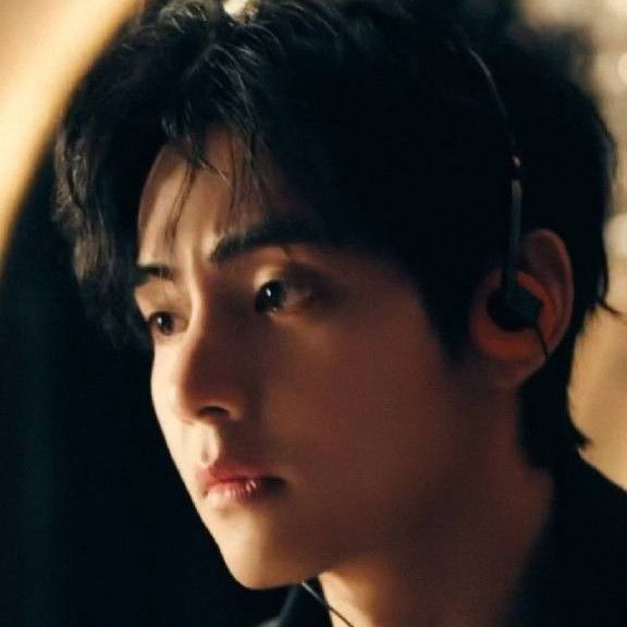 Latest photo of V (BTS)