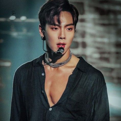 A moment captured by Shownu (MONSTA X)'s fan