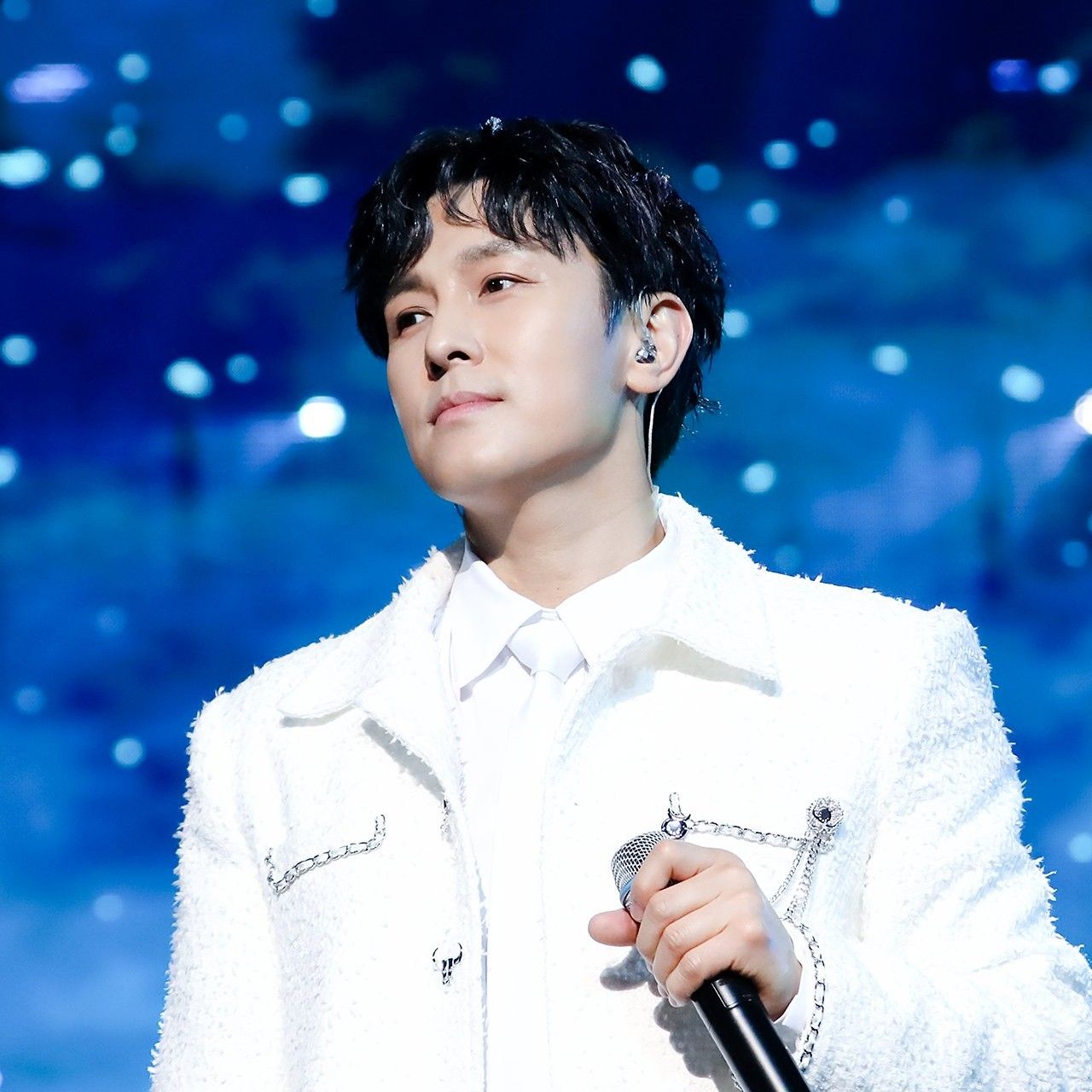 Latest photo of Kim Dongwan (SHINHWA)