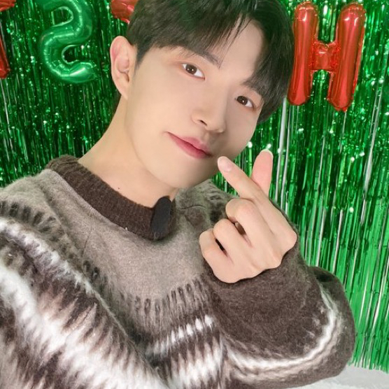 Behind-the-scenes cut of Kim Jaehwan