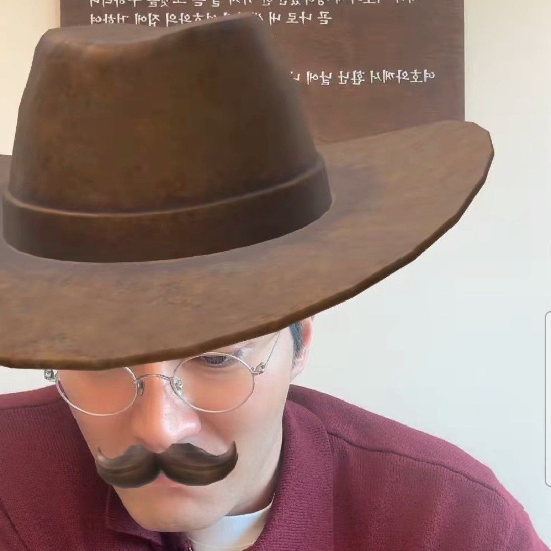 Recent activity shot of Siwon (Super Junior)