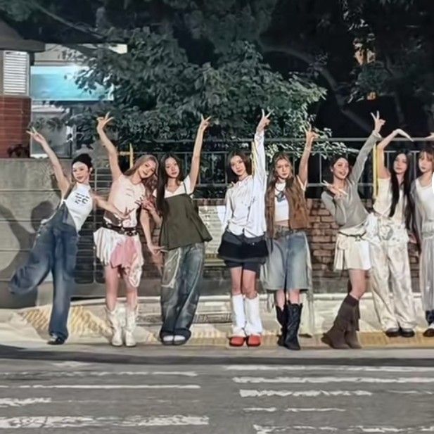 Behind-the-scenes cut of Hearts2Hearts